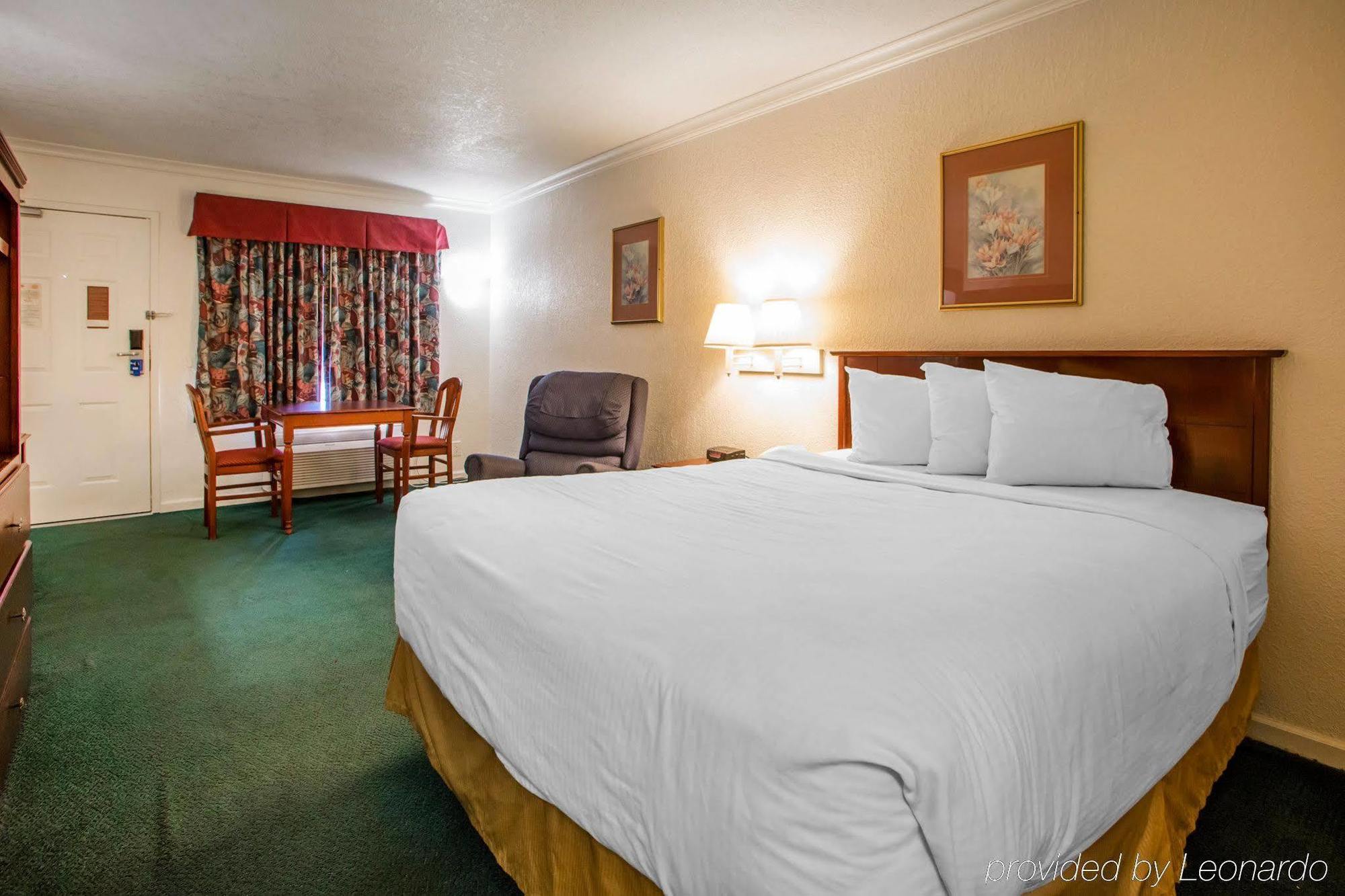 Hometowne Studios By Red Roof Egg Harbor-Atlantic City Airport Эгг-Харбор-Тауншип Экстерьер фото